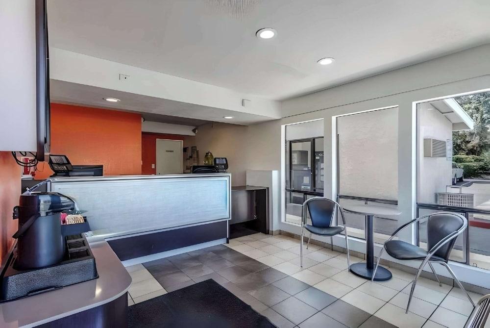 Motel 6 Modesto CA photo 28