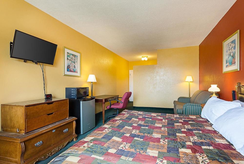 Rodeway Inn Roswell West photo 9