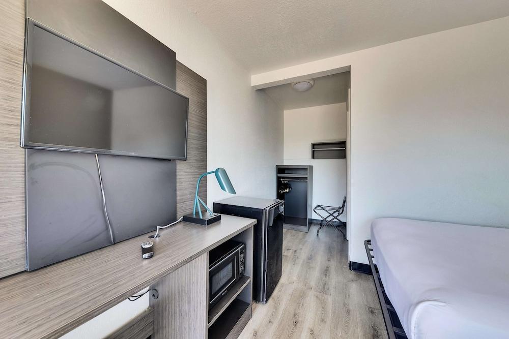 Motel 6 Austin, TX - Airport - South photo 6