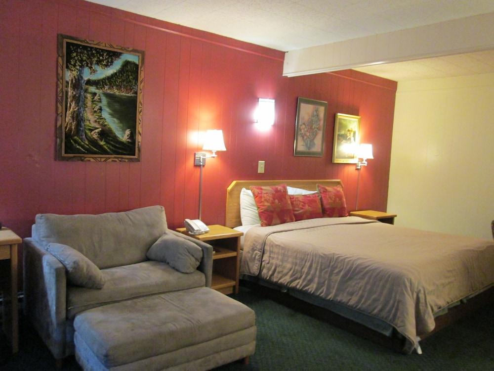 Town House Motel Inc photo 13