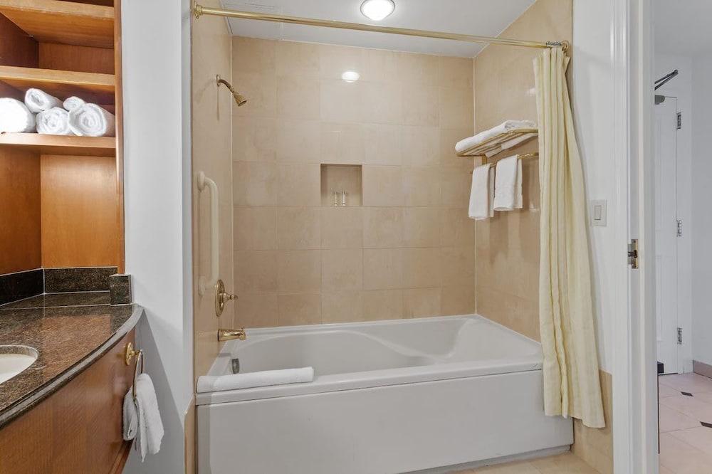 Beachfront Double Queen Hotel CozySuite photo 26