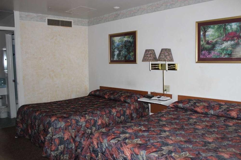 Thunderbird Motel photo 3