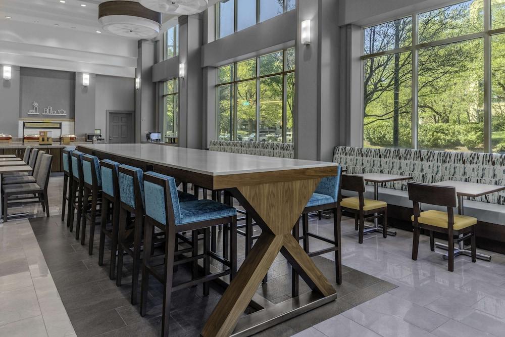 Hampton Inn & Suites Arlington Crystal City DCA photo 4