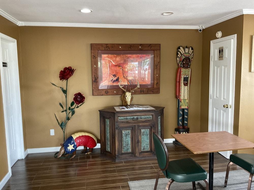 Glen Rose Inn and Suites photo 3