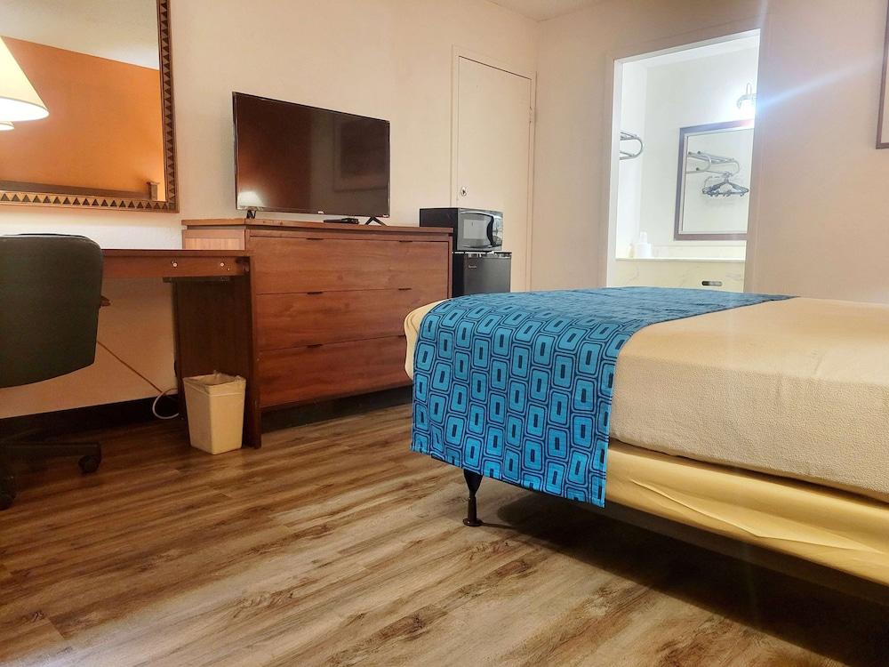 Howard Johnson BY Wyndham Hannibal photo 10