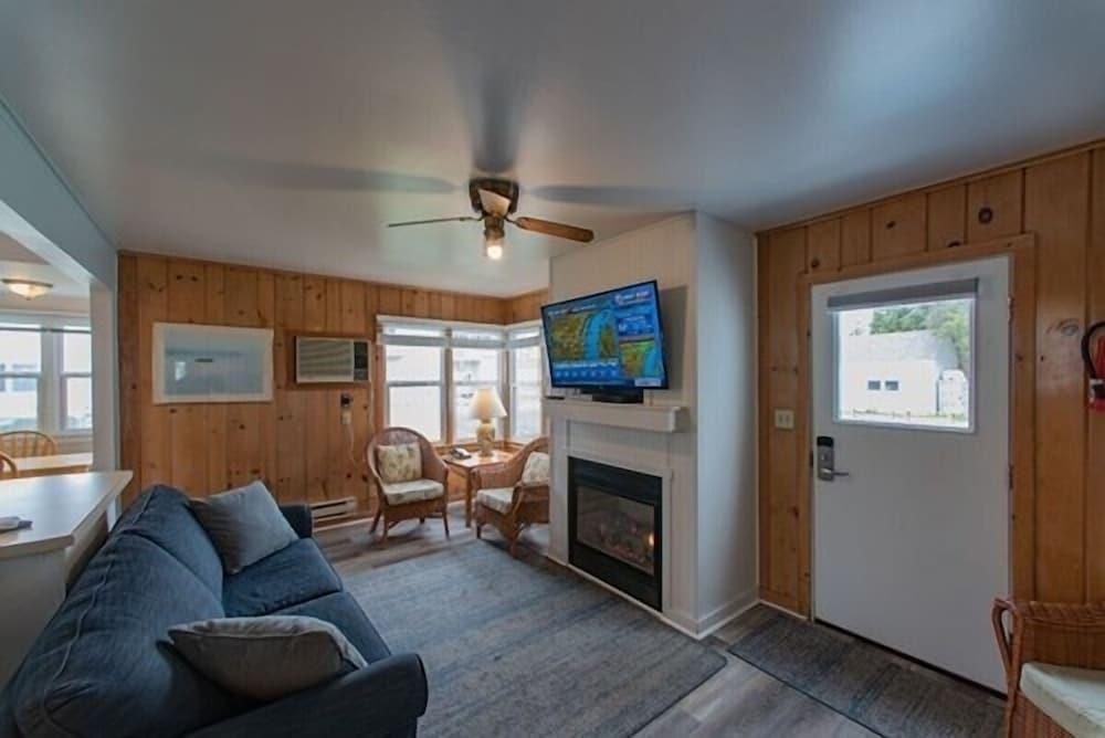 Edgewater Resort photo 79