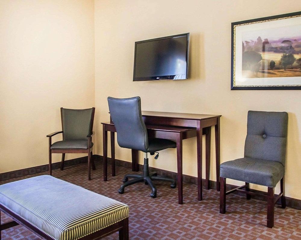 Quality Inn & Suites Peoria North photo 18
