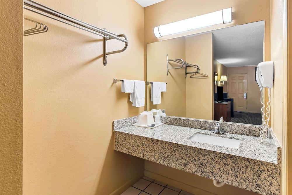 Americas Best Value Inn Athens, TN photo 17