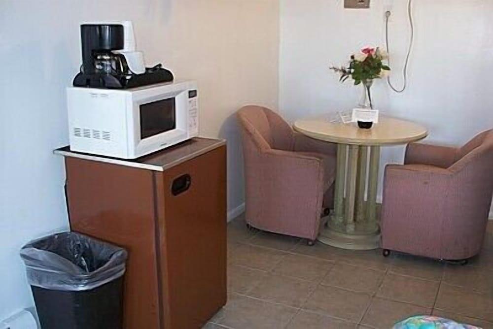 Aquarius Arms Motel photo 19