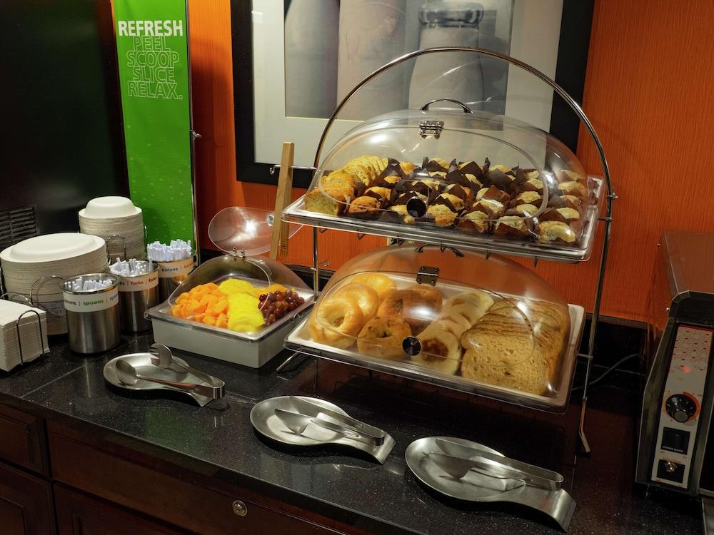 Hampton Inn Hazleton photo 33