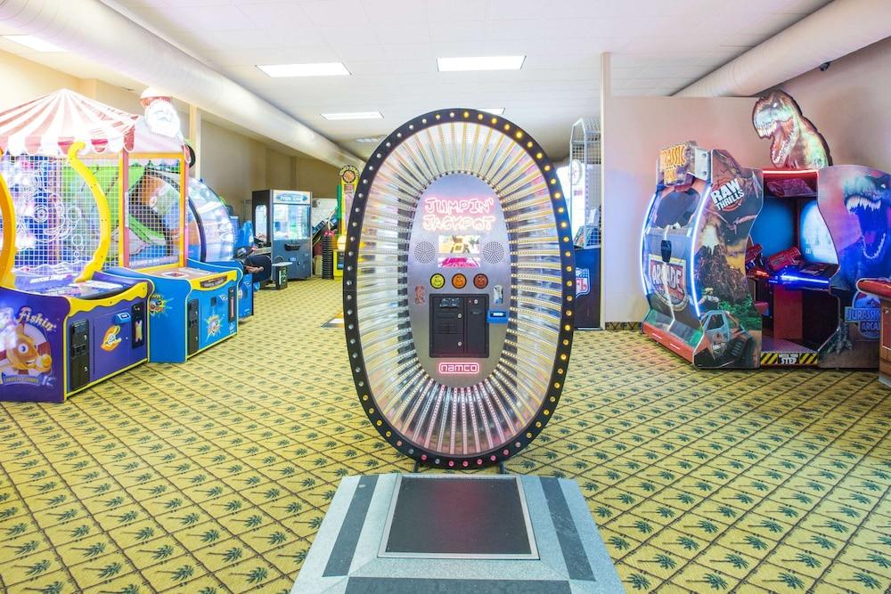 Ramada Tropics Resort & Conf Center by Wyndham Des Moines photo 11