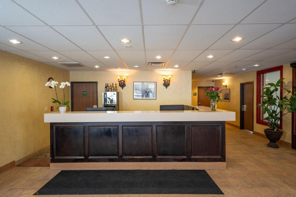 Silverland Inn and Suites photo 2