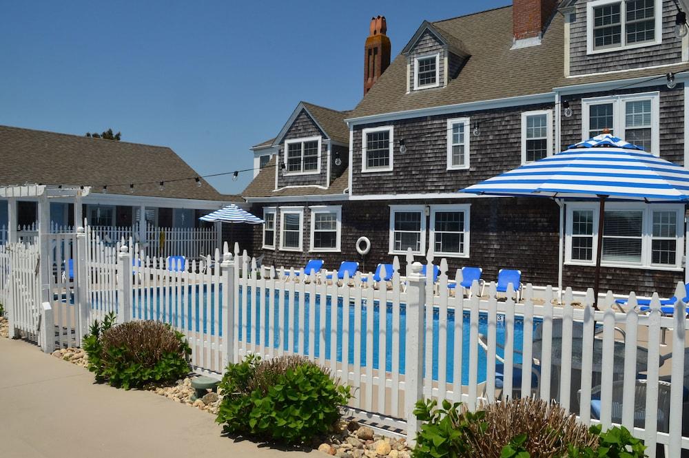 Beach Breeze Inn photo 53