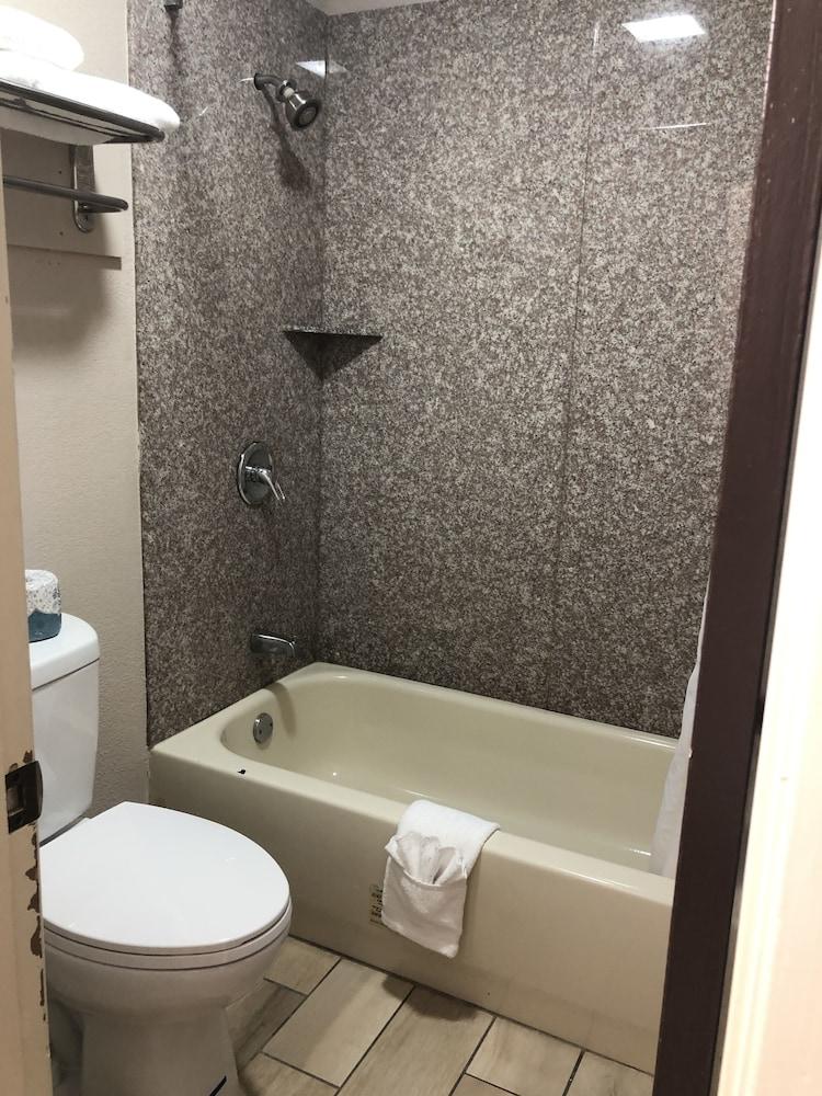 Quality Inn Madisonville photo 27