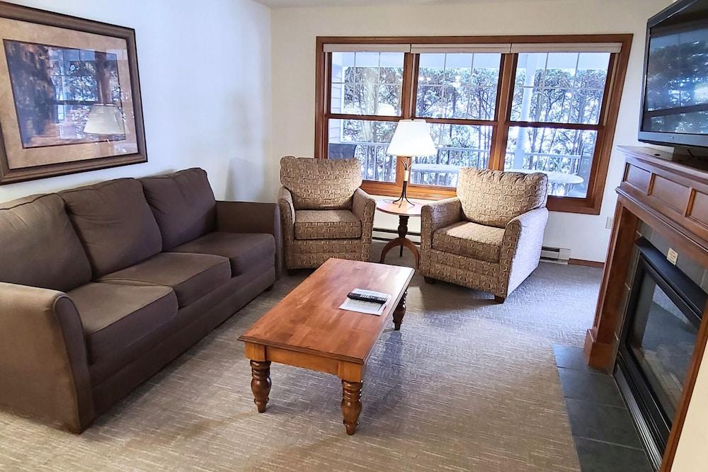 Bridgeport Waterfront Resort photo 48