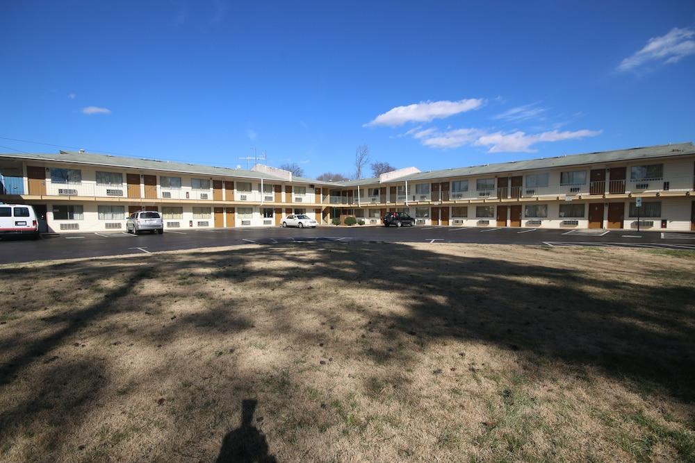 Royal Inn Charlotte Airport Hotel photo 20