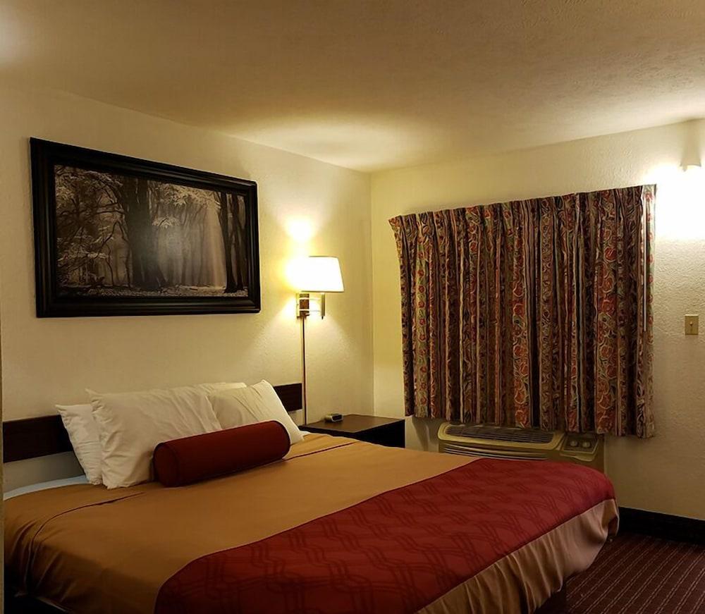 Carbondale Value Inn & Suites photo 4