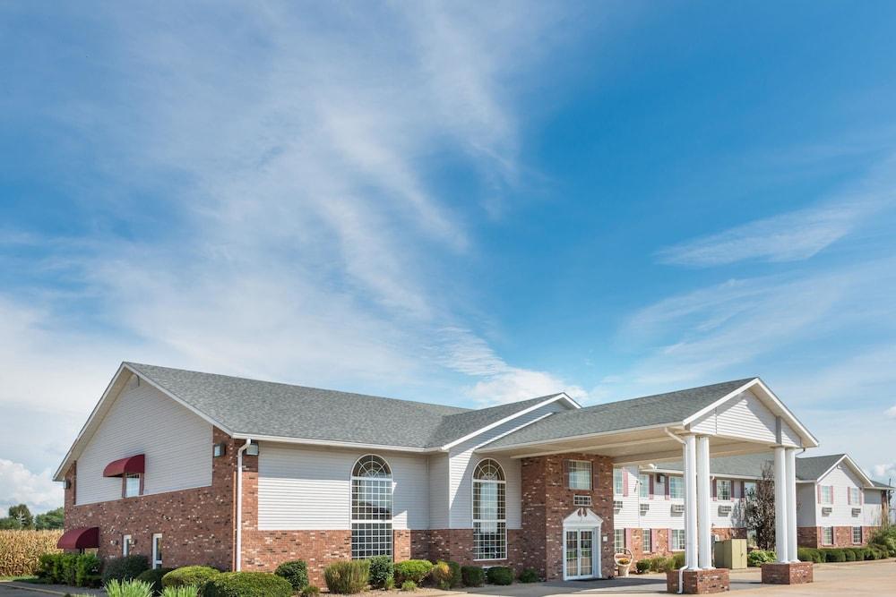 Super 8 by Wyndham Jerseyville photo 1
