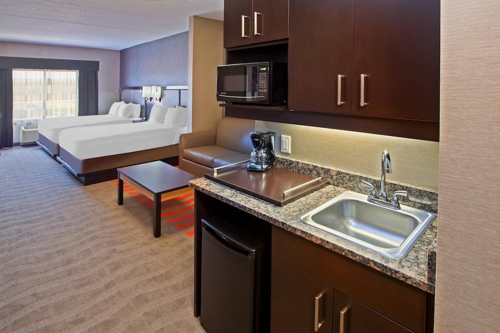 Holiday Inn Express and Suites Columbus Edinburgh by IHG photo 7