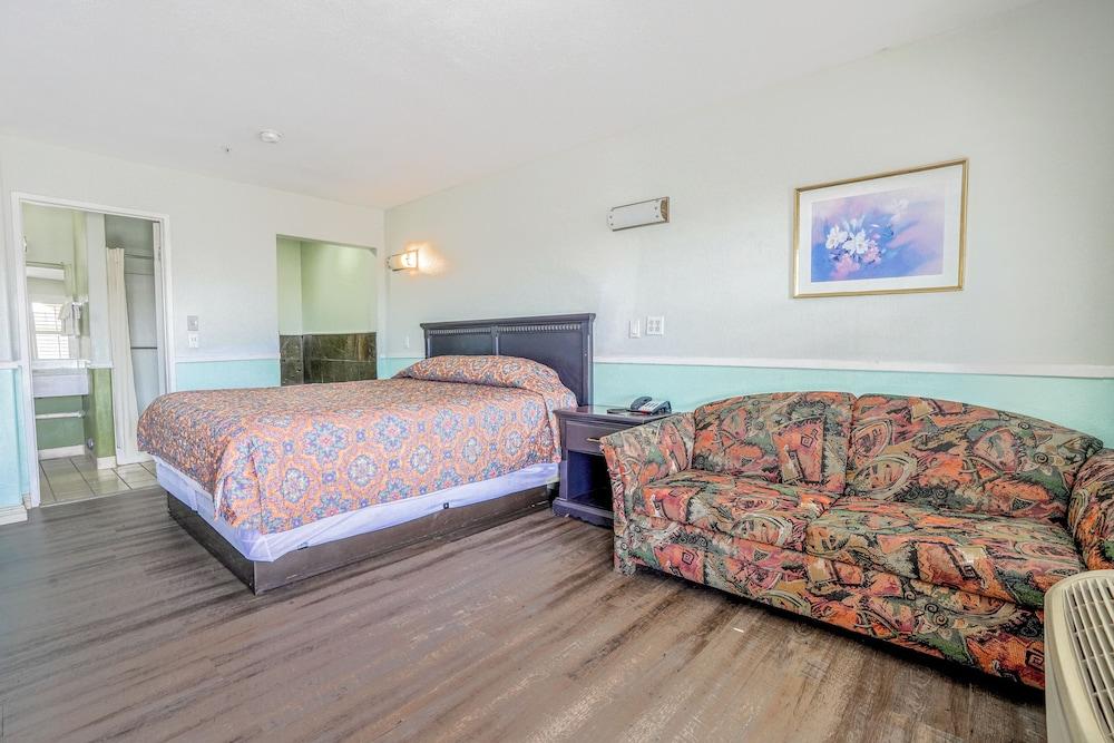 Day&Night Inn photo 16