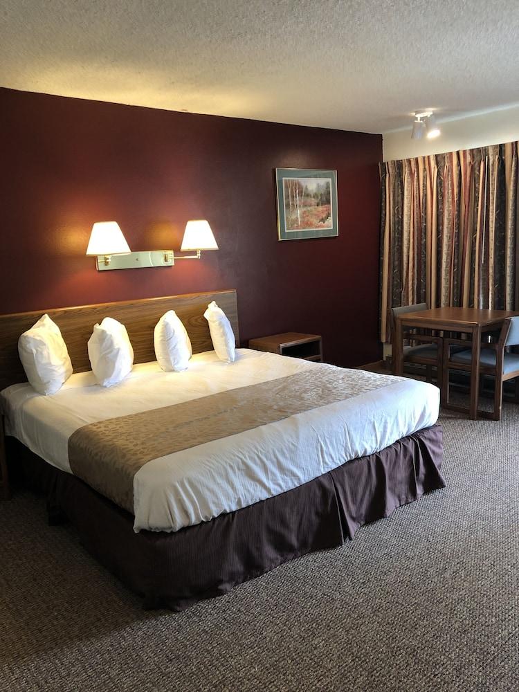 Golden Eagle Inn photo 16