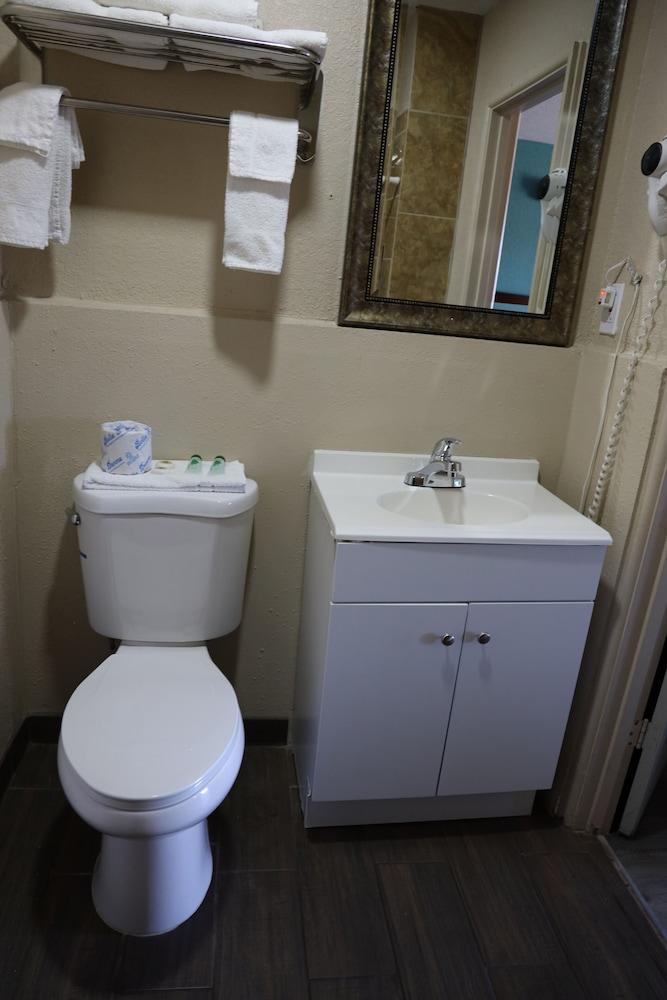 Budget Inn photo 18