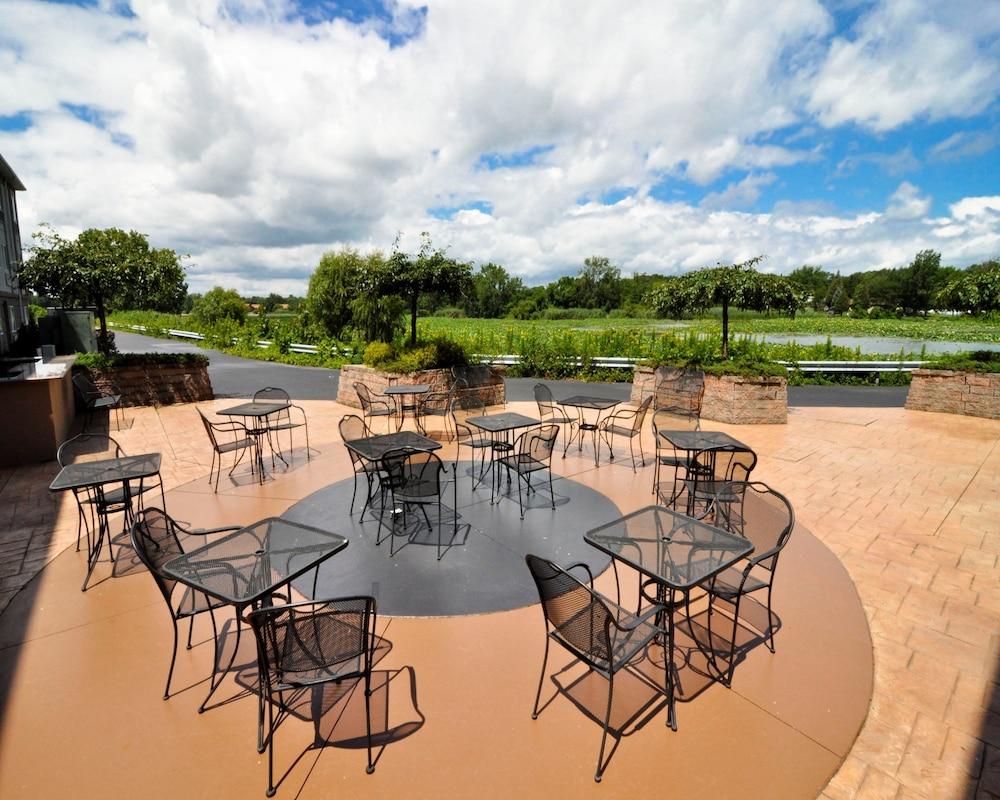 Holiday Inn Express Hotel & Stes Port Clinton-Catawba Island by IHG photo 68