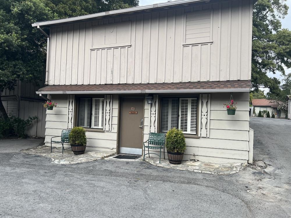 Carmel Resort Inn photo 81
