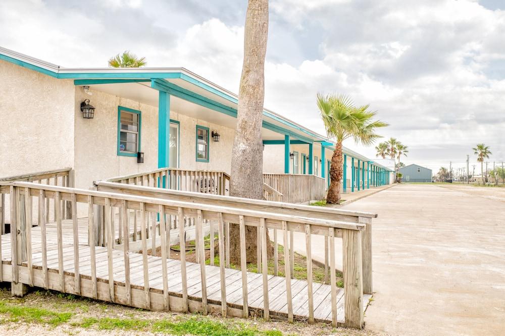 Captain Quarters Motel photo 10