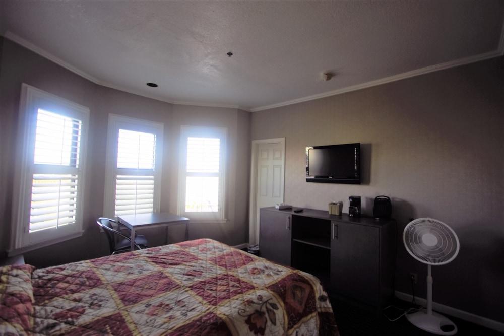 Alpha Inn & Suites photo 28