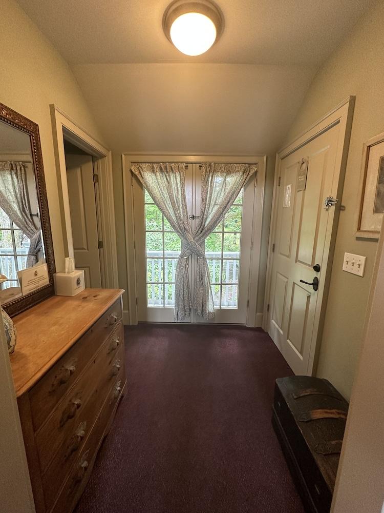 Buttermilk Falls Inn photo 26