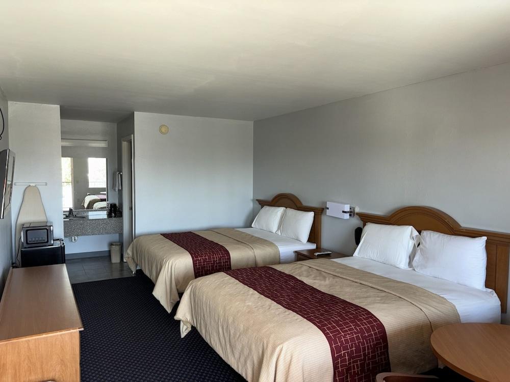 Clairmont Inn photo 15