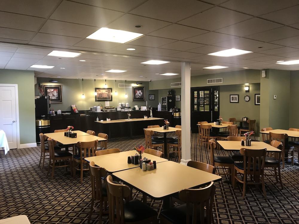 Carmel Inn & Suites photo 28