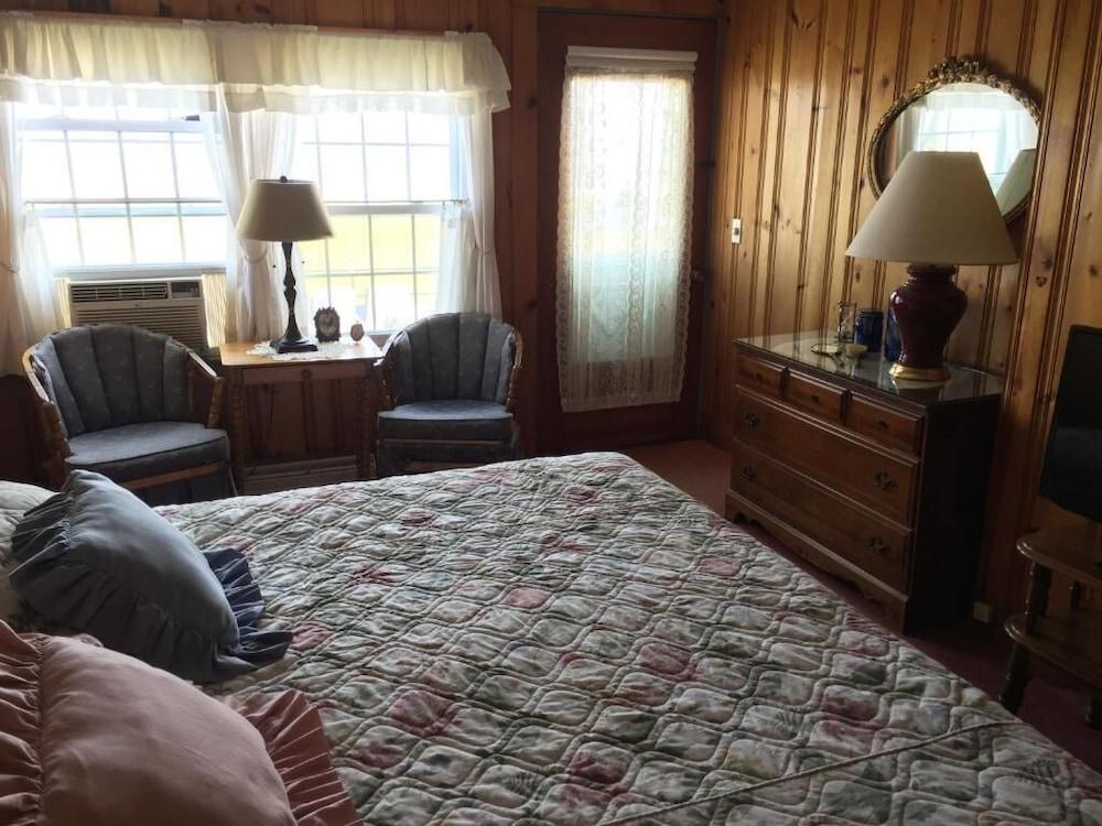 Holiday House Inn photo 25