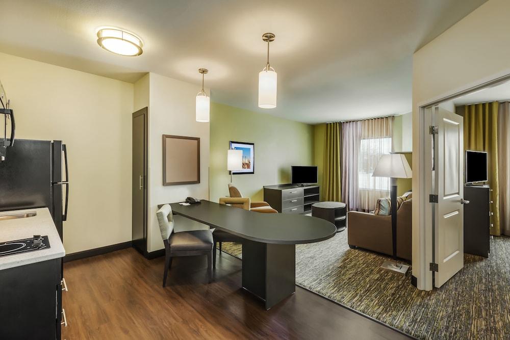 Candlewood Suites Lenexa - Overland Park Area by IHG photo 5