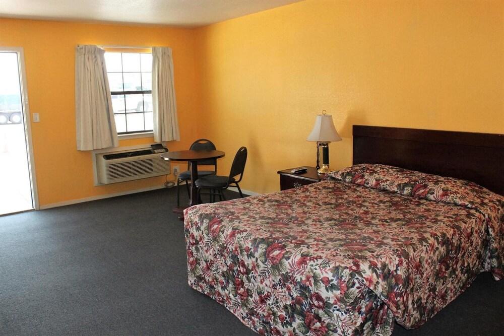Adobe Inn Motel photo 31