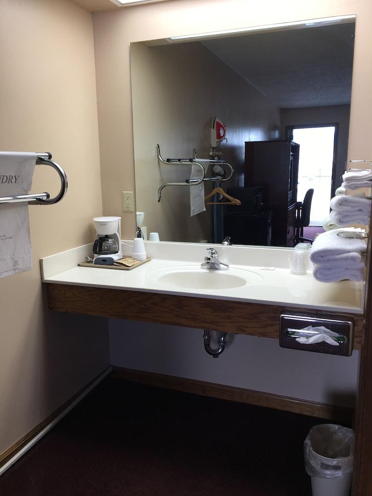 Colonial Inn photo 10