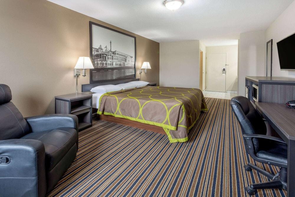 Super 8 by Wyndham Missouri Valley photo 7