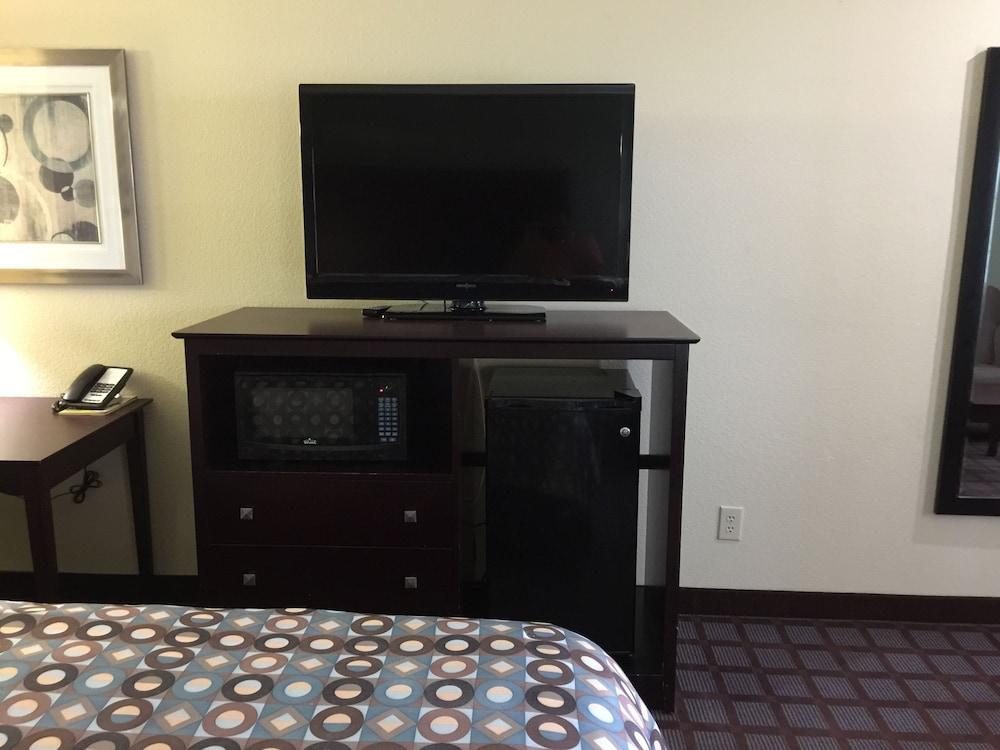 Pearsall Inn & Suites photo 6