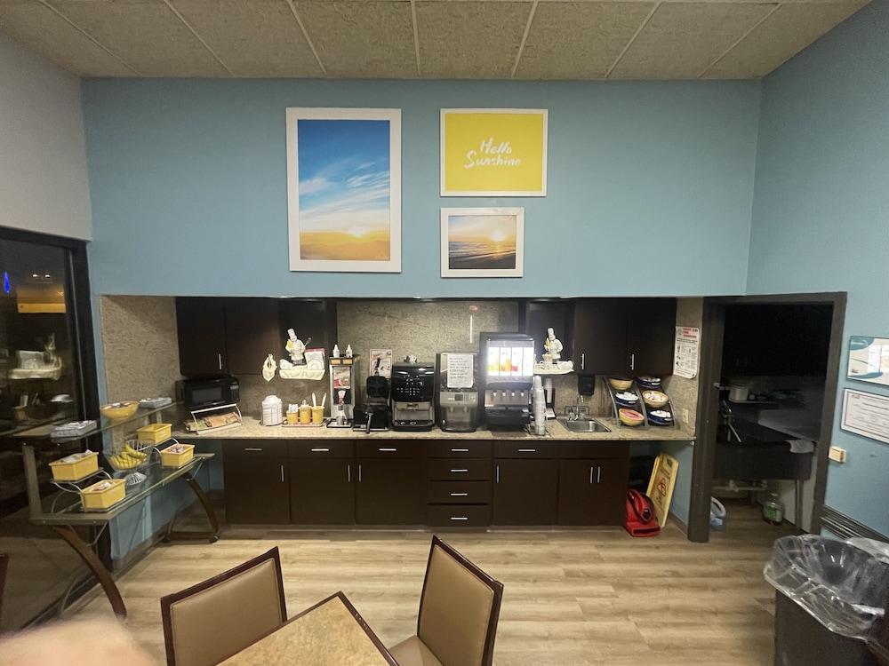 Days Inn by Wyndham Lake Park/Valdosta photo 28