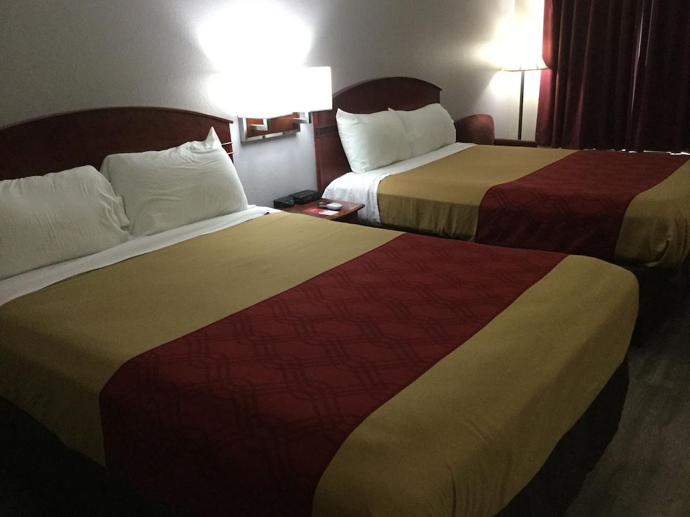 Econo Lodge Lincoln photo 5