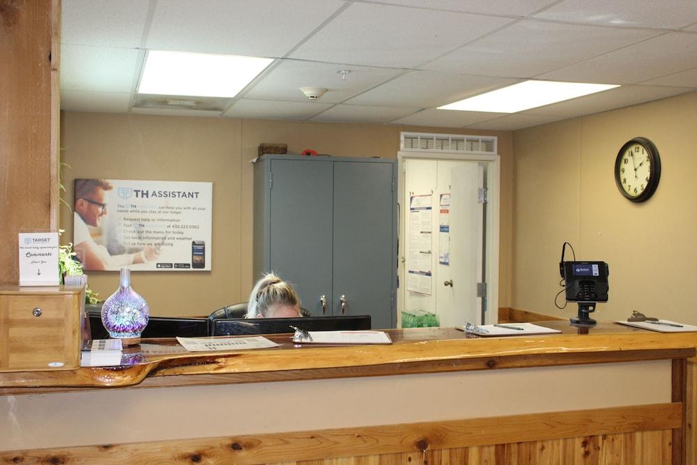 Target Hospitality - Mentone Skillman Station Lodge photo 7