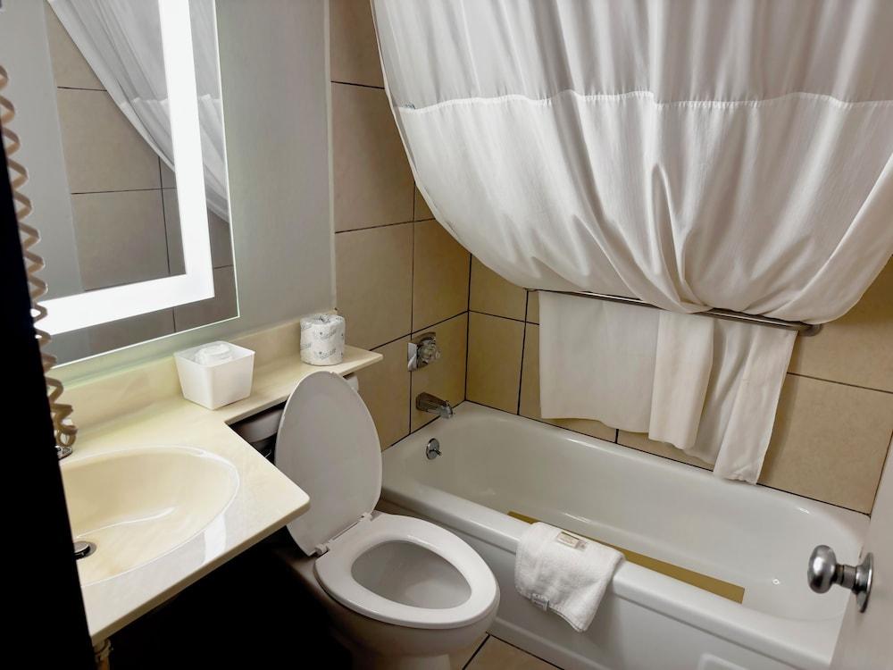 Days Inn by Wyndham Mason City photo 10