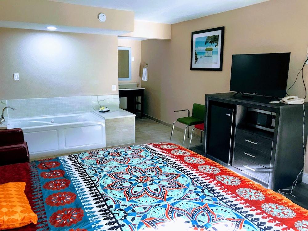 Tropical Inn & Suites photo 69