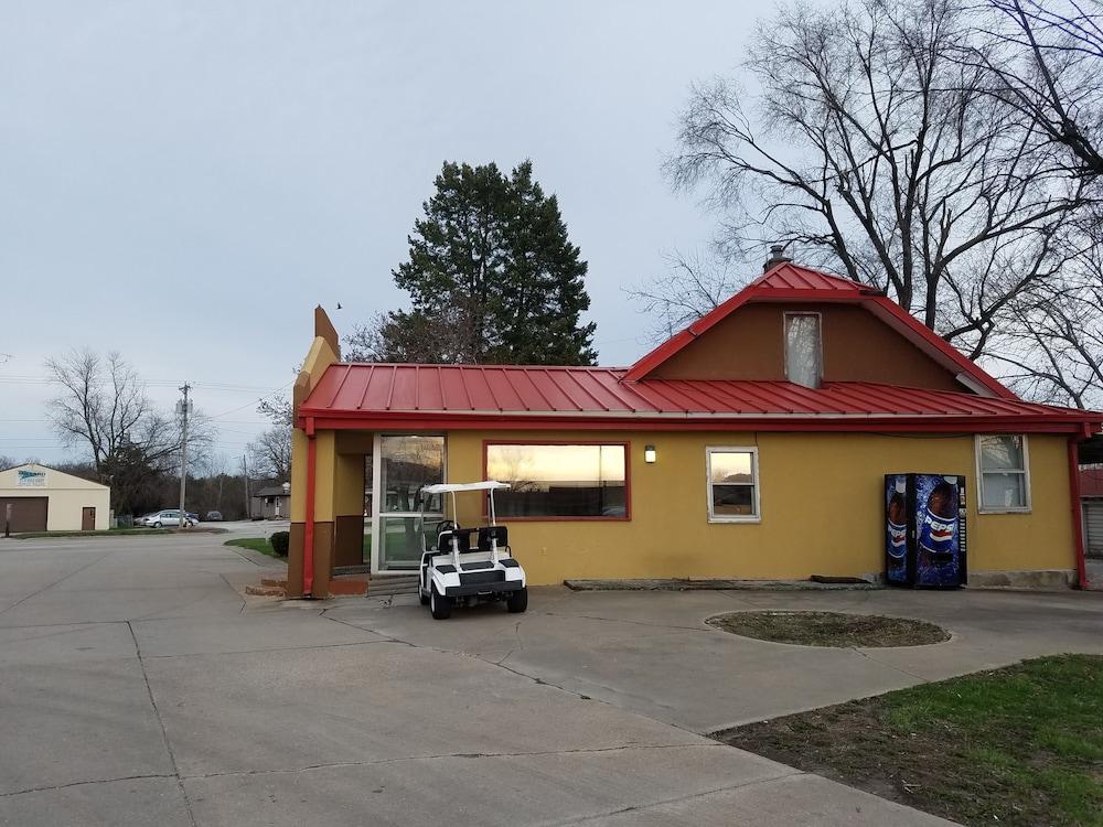 Budget Inn photo 3