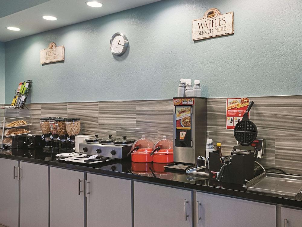 La Quinta Inn & Suites by Wyndham Slidell - North Shore Area photo 28