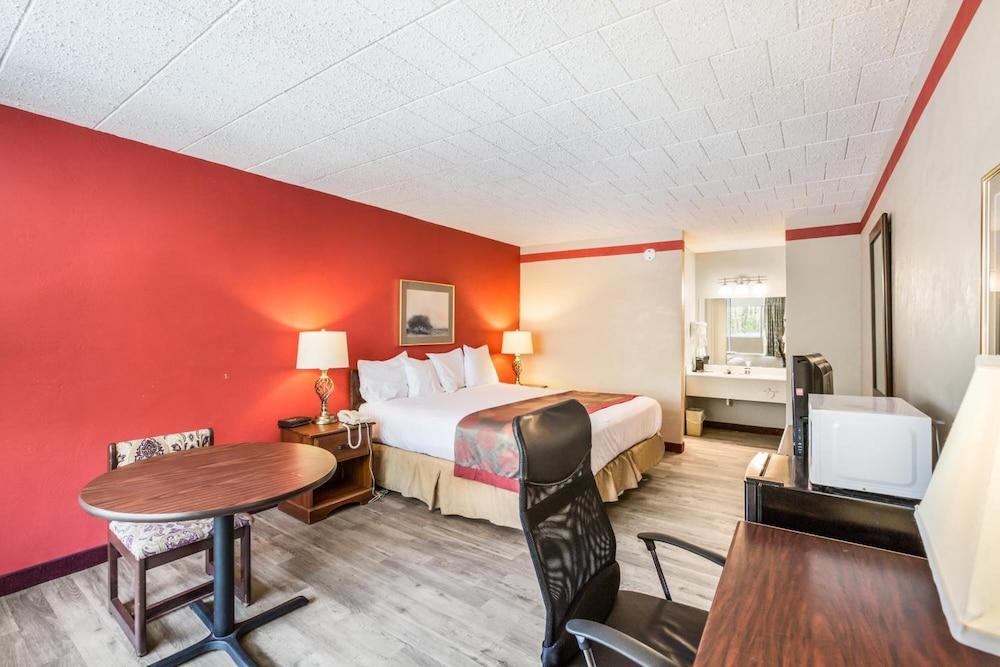 Red Carpet Inn Hazleton photo 13