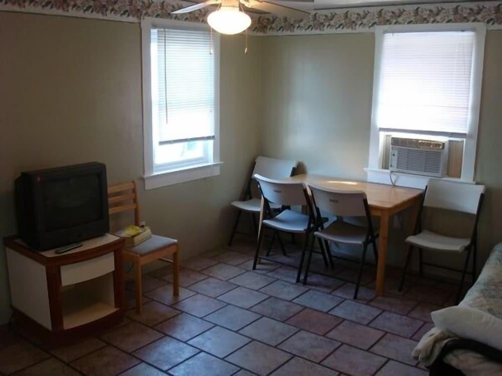 Four Winds Motel photo 23