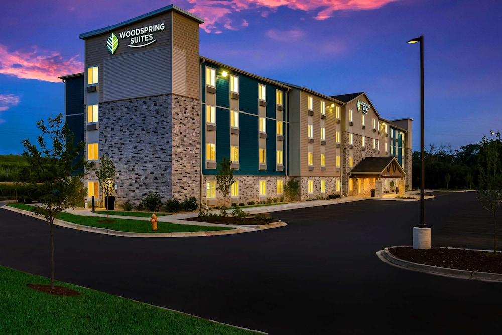 WoodSpring Suites Chicago Addison photo 21