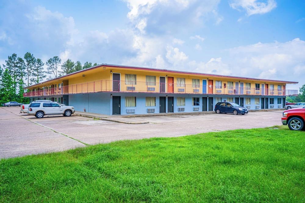 Economy Inn By OYO Livingston TX Hwy 59 photo 2